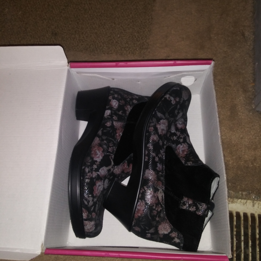 Alegria booties